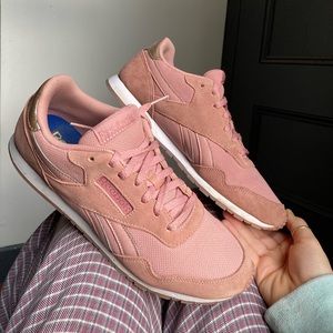 *Sold* Pink suede reebok classic athletic sneakers size 8